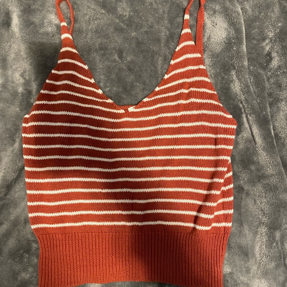 Crop top size medium